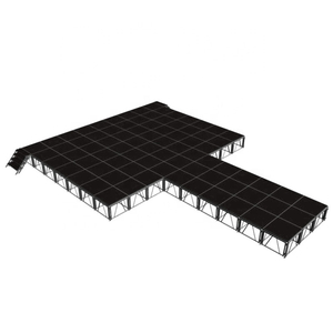 إطارات خلفية لحفلات الزفاف في الهواء الطلق ومنصة المسرح لأداء الموسيقى