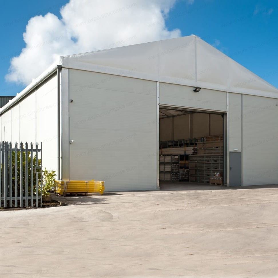 خيمة تخزين مستودع صناعي كبير مقاوم للأشعة فوق البنفسجية PVC مقاوم للماء مقاوم للحريق ساندويتش صفائح فولاذية متينة شعار للاستخدام الخارجي