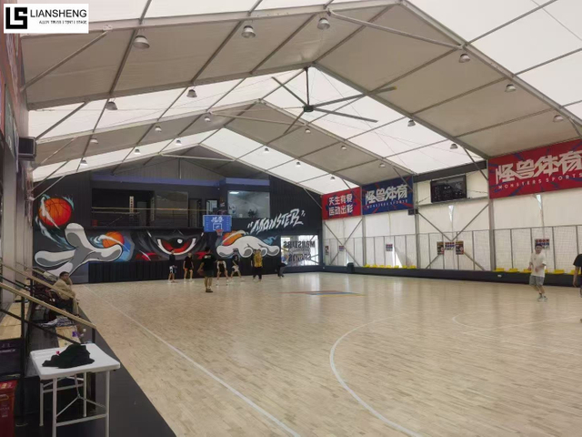 خيمة رياضية متعددة الأضلاع من سبائك الألومنيوم للأحداث واسعة النطاق والملاعب وحمامات السباحة والمسابقات