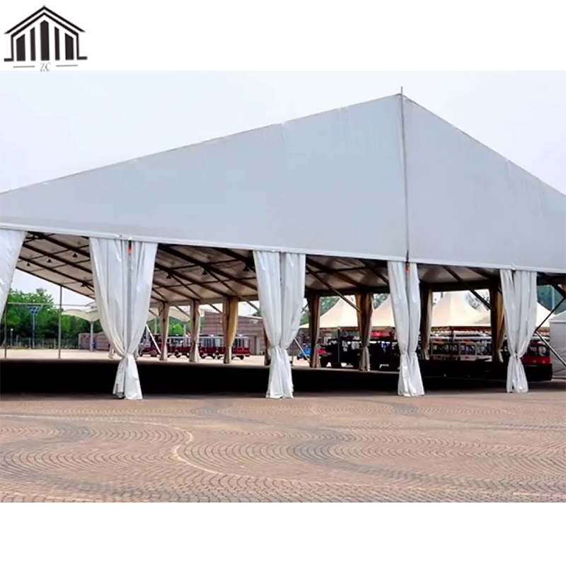 خيمة مصنوعة من سبائك الألومنيوم عالية القوة قابلة للتخصيص. سهلة الإعداد ومريحة للتحرك. مناسبة للتجمعات في الهواء الطلق والنزهات.